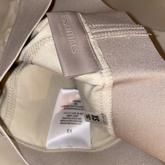 Essentials shorts - Picture 5 of 5